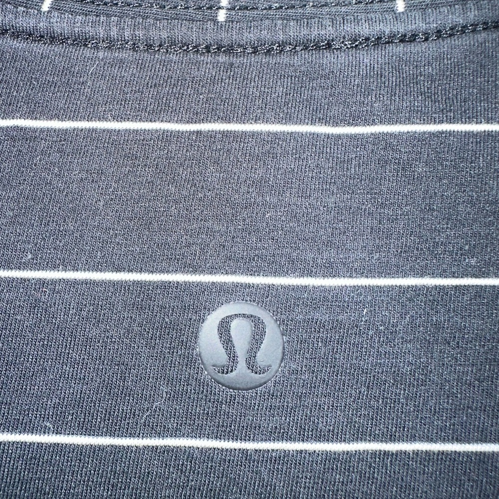 Lululemon Love Crew Tee Shirt in Short Serve Stripe Black/White - Picture 9 of 9